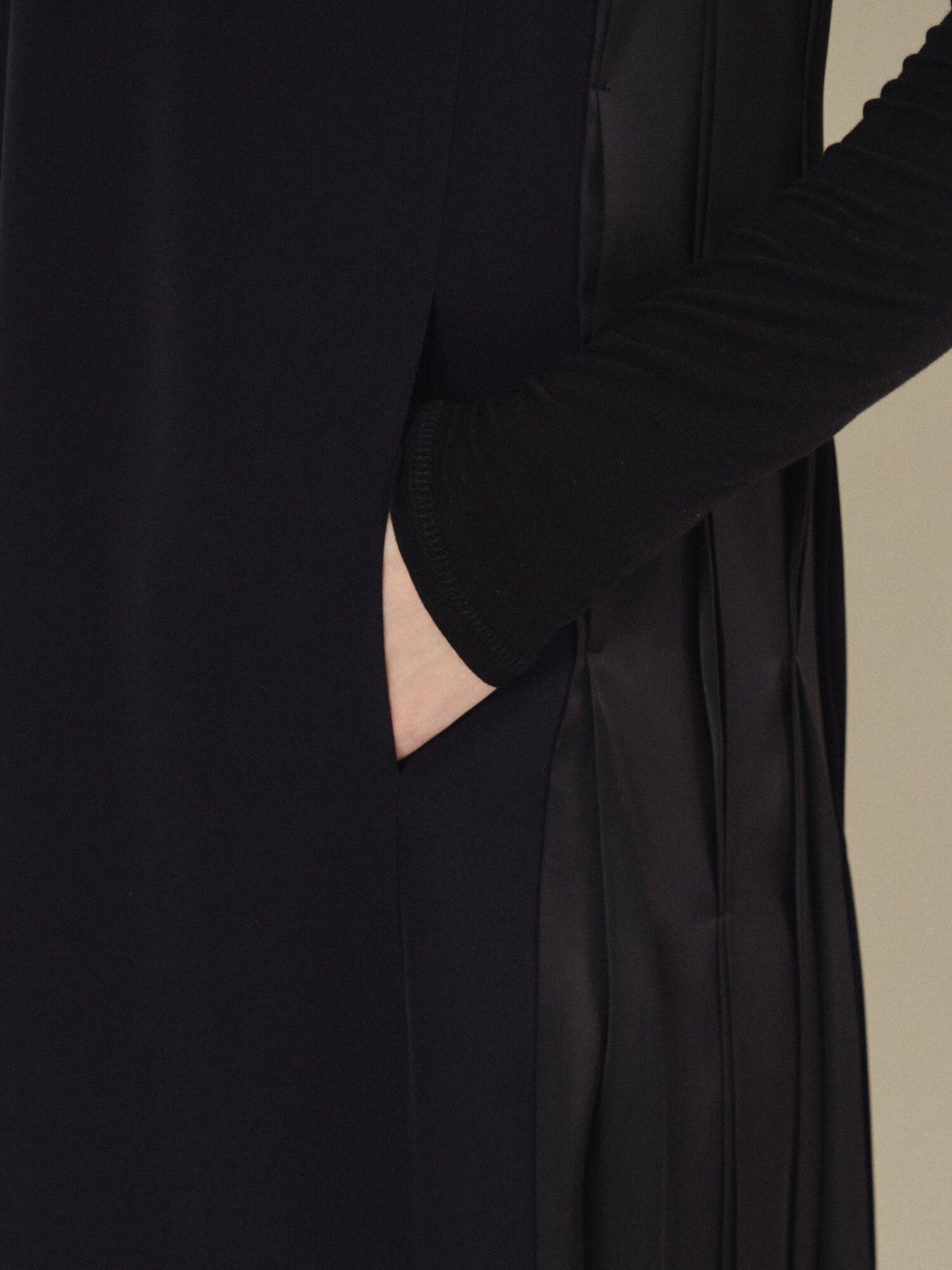 에센셜 플리츠 레이어드 원피스 세트 (DARK NAVY)