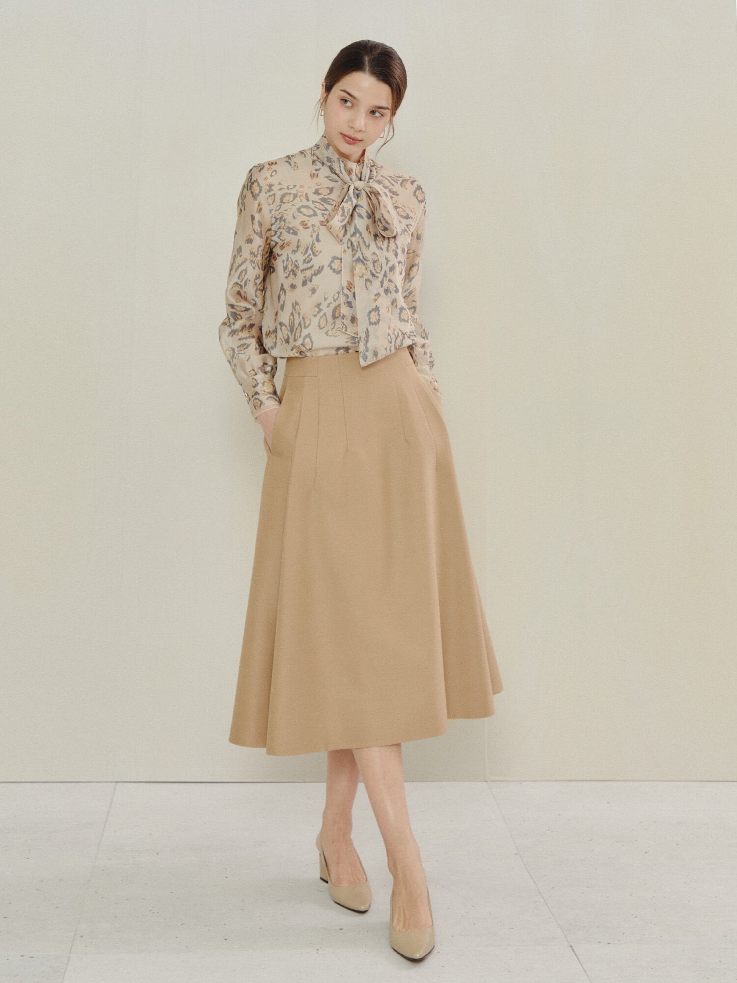 소프트 플레어 미디 스커트 (BEIGE)