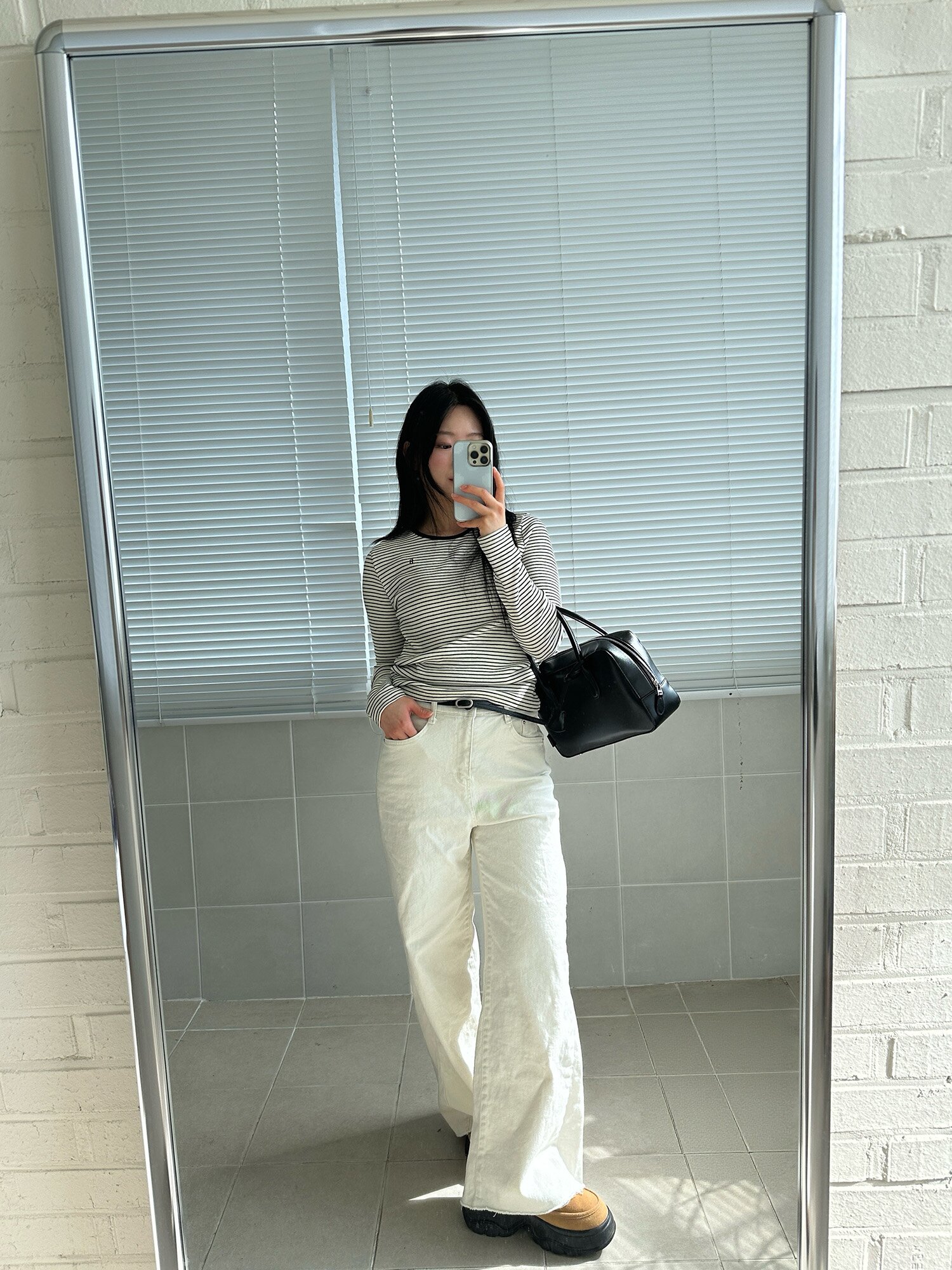 자수 포인트 스트라이프 티셔츠 (IVORY)