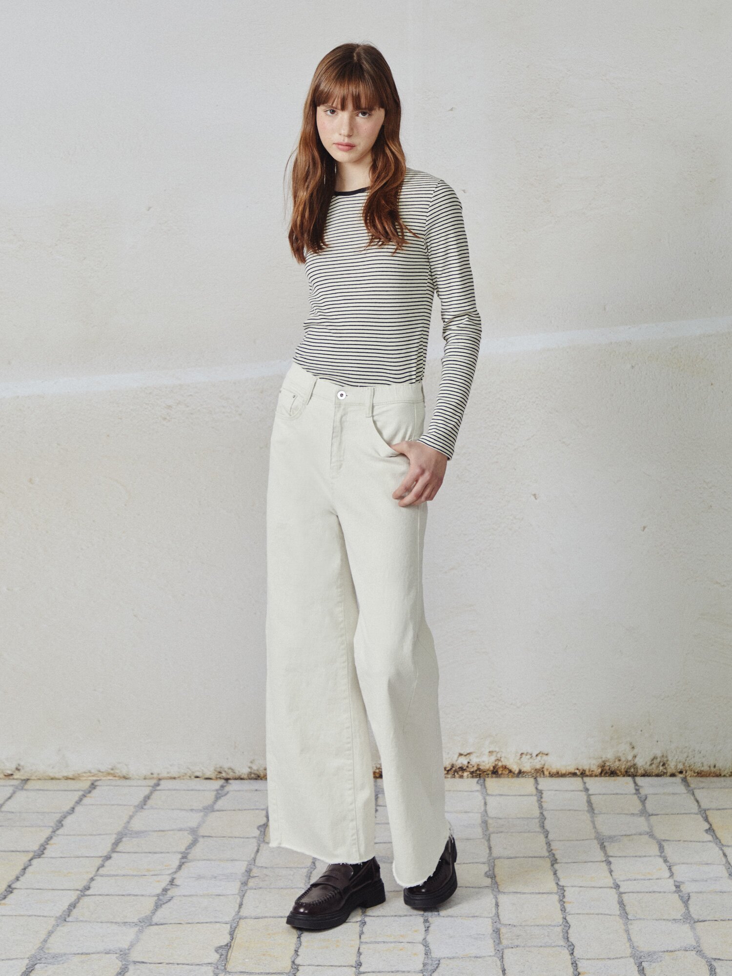 자수 포인트 스트라이프 티셔츠 (IVORY)