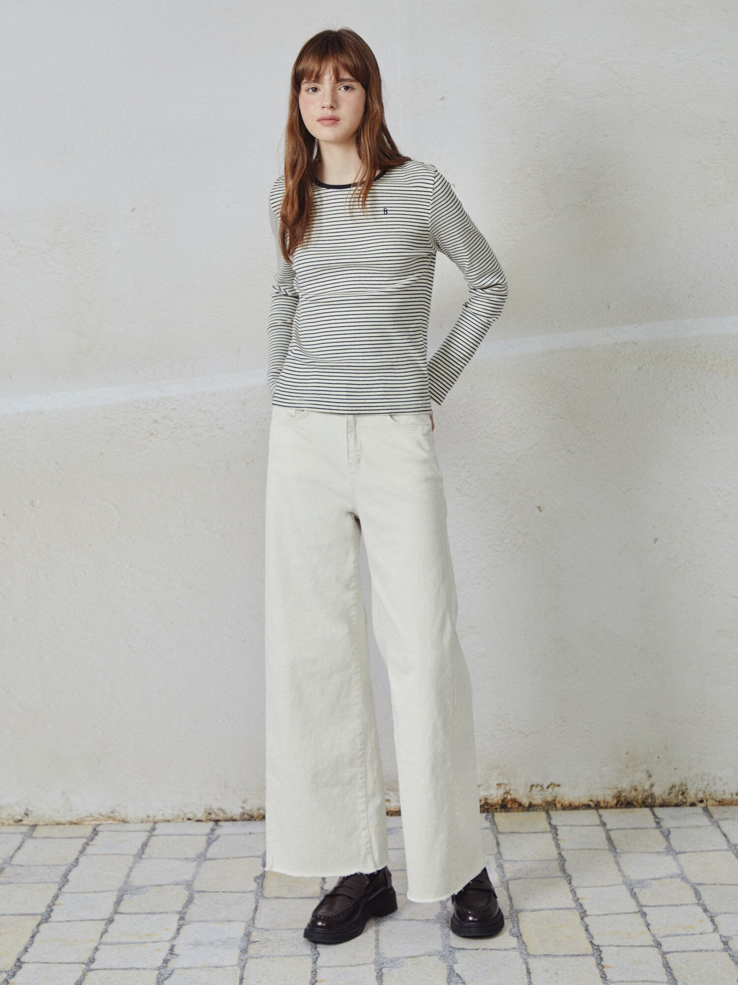 자수 포인트 스트라이프 티셔츠 (IVORY)