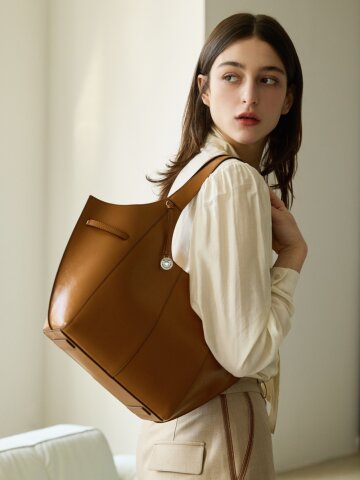 에뚜알 숄더백 카멜 IET2003BFM