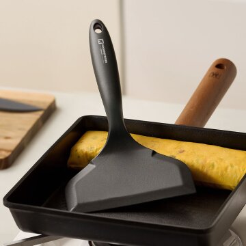 바겐슈타이거 플래티넘 실리콘 멜로우 와이드 뒤집개 애쉬 블랙