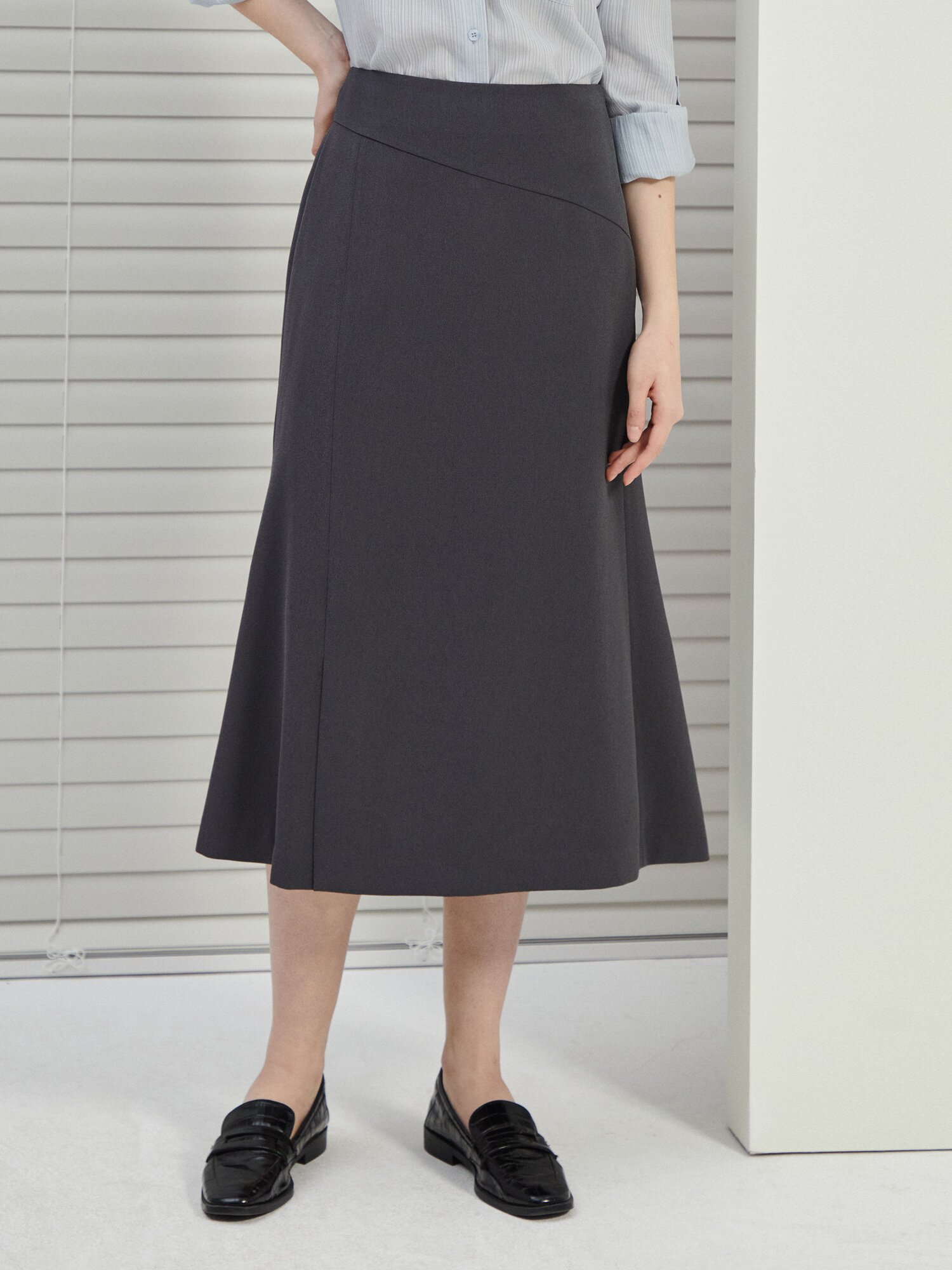 슬릿 포인트 머메이드 스커트 (DARK GREY)