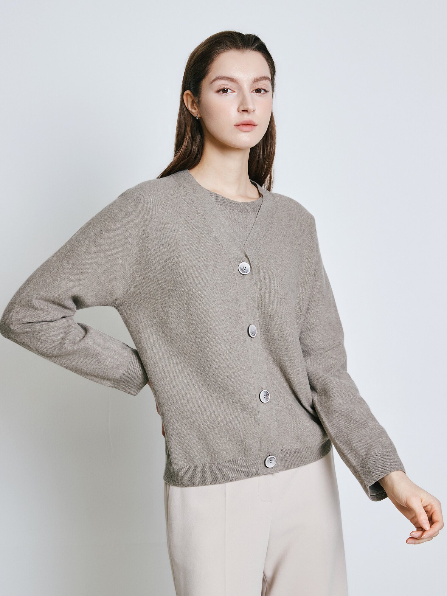 캐시미어 홀가먼트 브이넥 가디건 (SEPIA GREY)