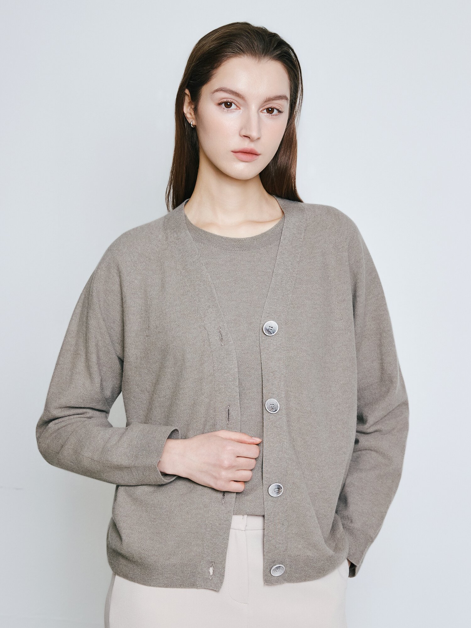 캐시미어 홀가먼트 브이넥 가디건 (SEPIA GREY)