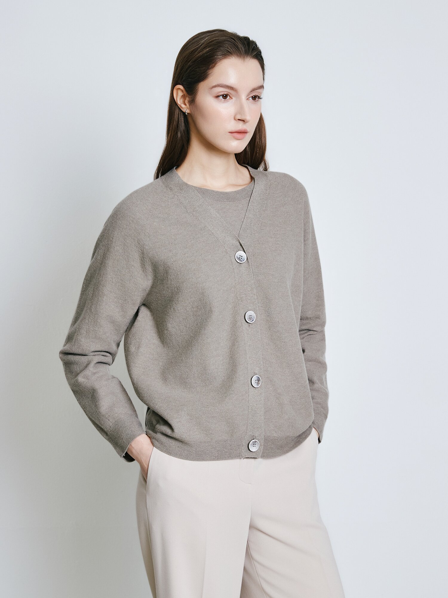 캐시미어 홀가먼트 브이넥 가디건 (SEPIA GREY)