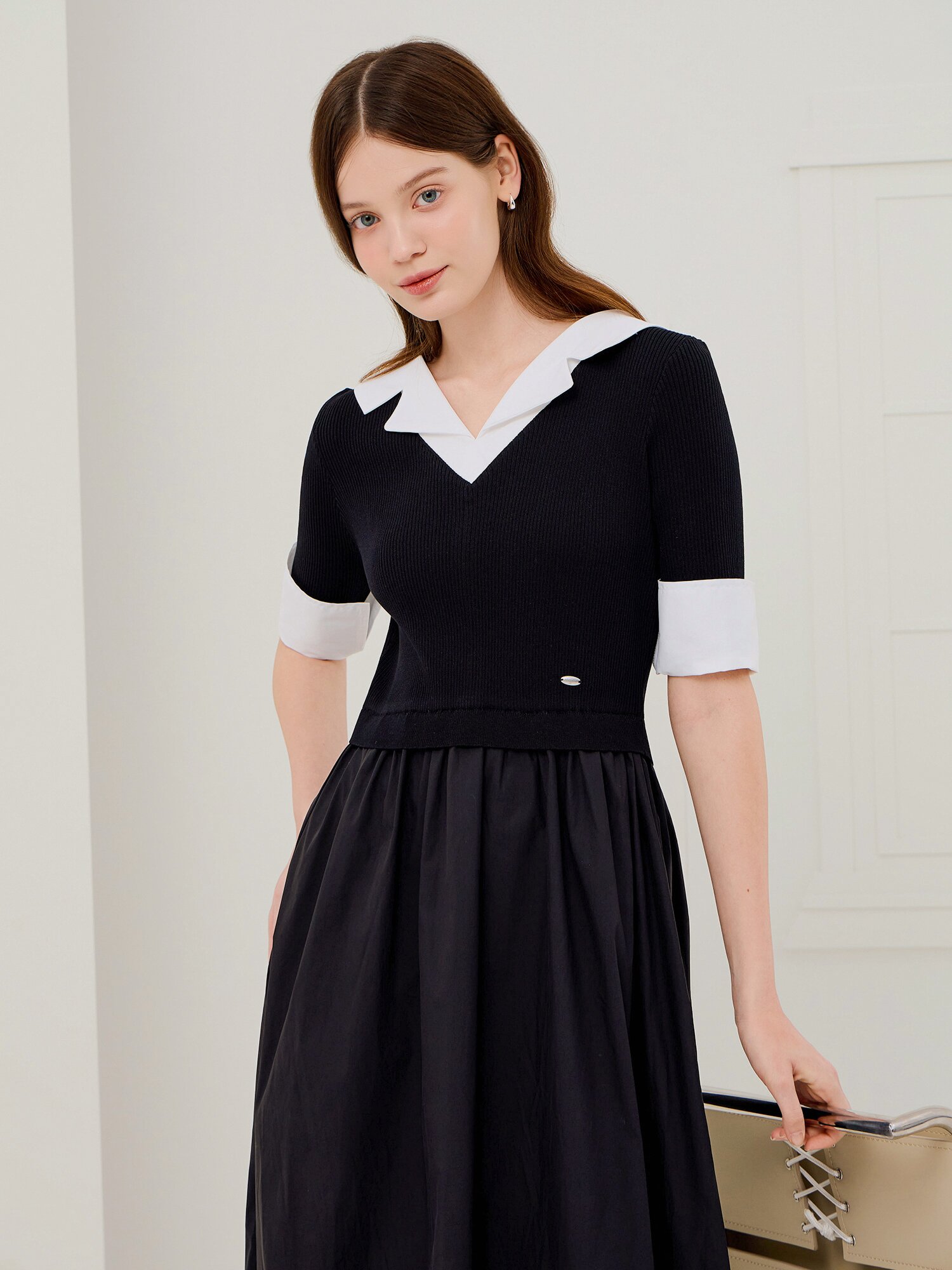 셔츠 니트 배색 플레어 원피스 (BLACK)