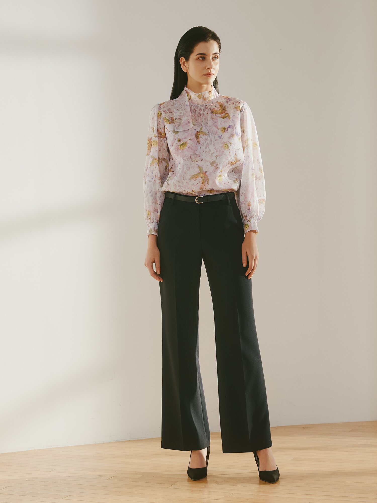 백 스트랩 셔링 하이넥 블라우스 (PRINT PINK)