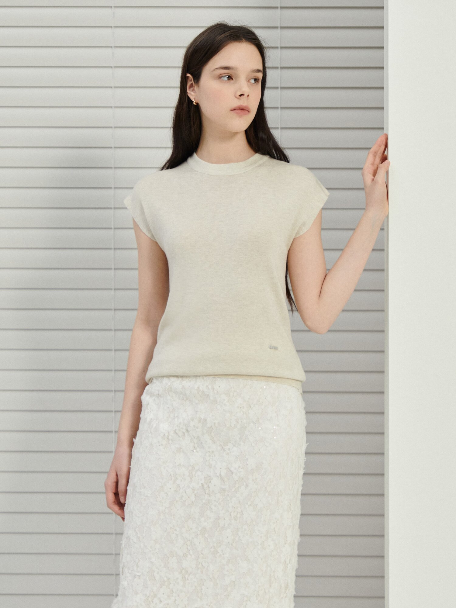 캡 슬리브 라운드넥 풀오버 니트 (BEIGE)