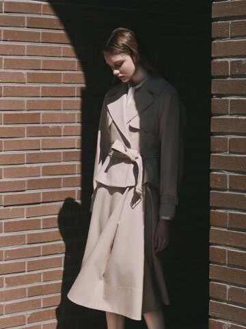 벨티드 플랩 숏 트렌치 코트 