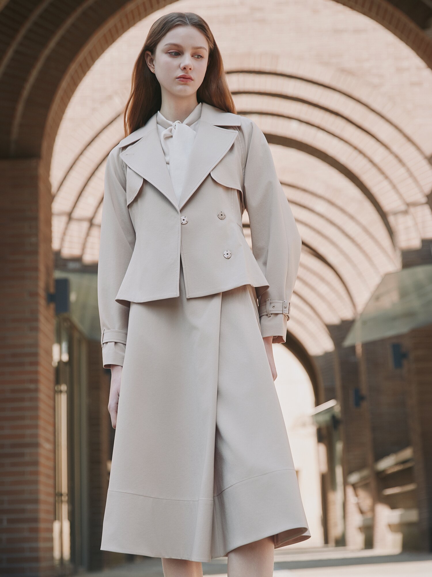 언밸런스 턱 백 밴딩 플레어 스커트 (BEIGE)