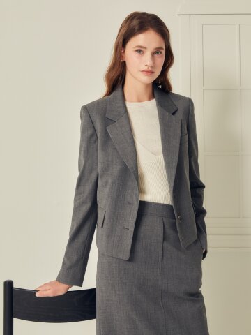 메탈 장식 크롭 싱글 투버튼 재킷 