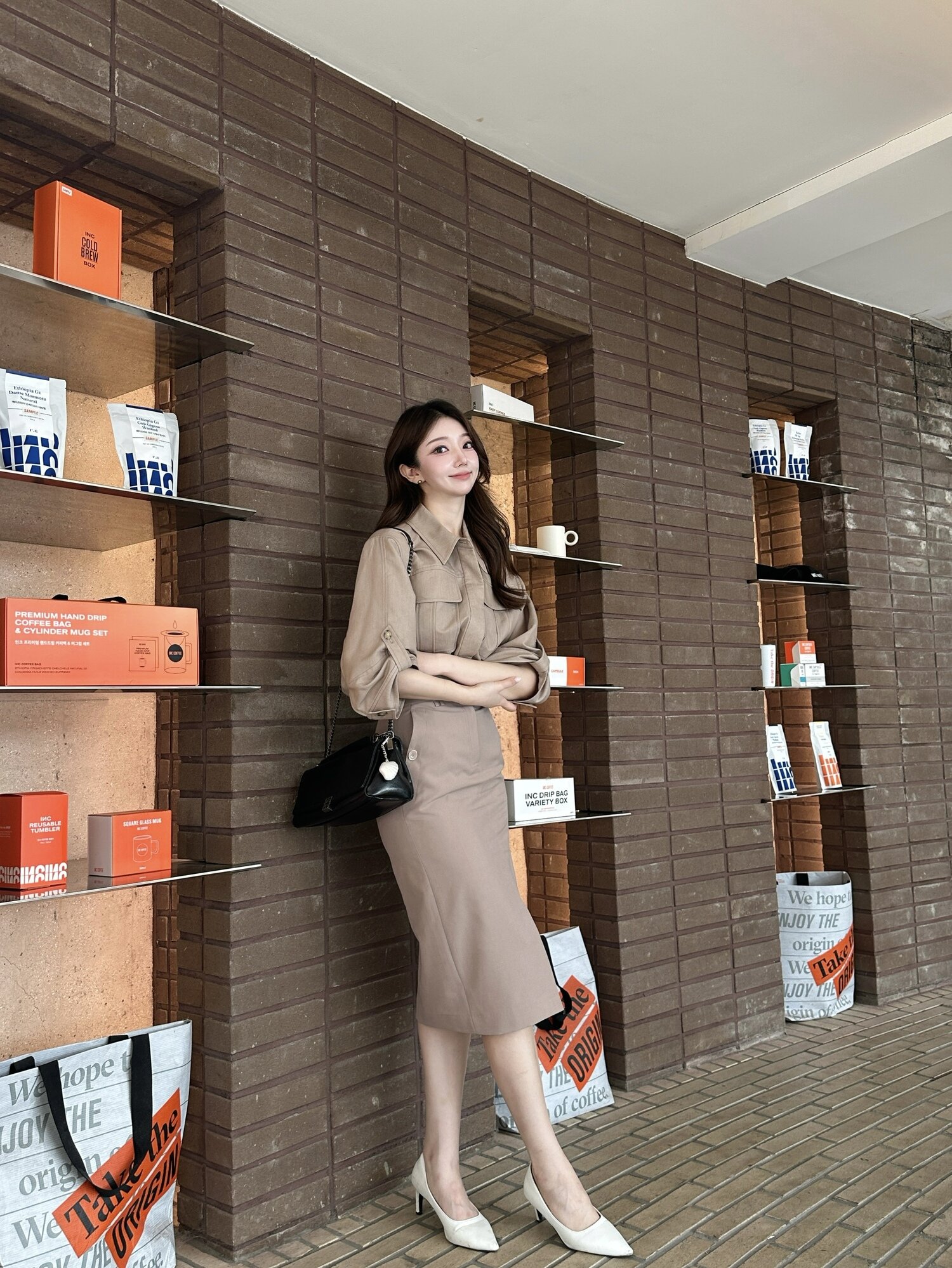 사이드 버튼 슬릿 펜슬 스커트 (BEIGE)
