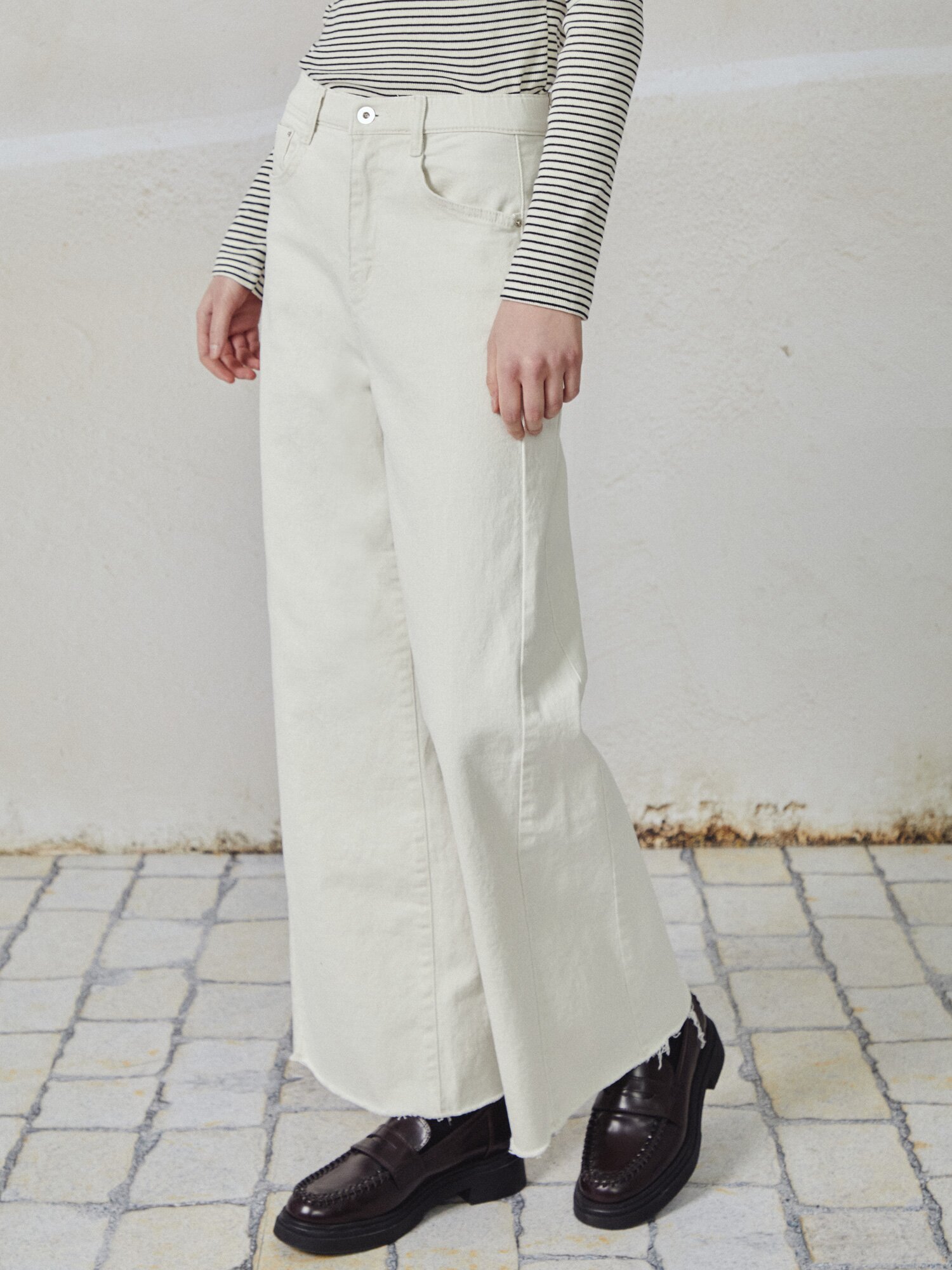 커팅 와이드핏 데님팬츠 (IVORY)