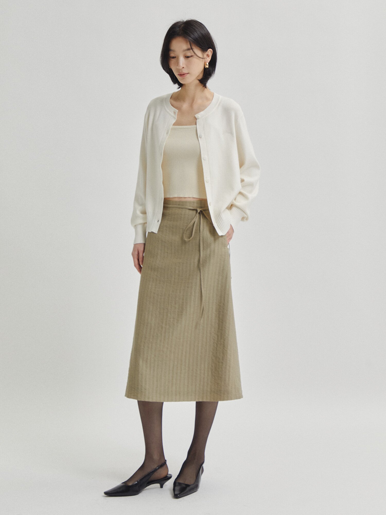 레터링 자수 라운드넥 가디건 (IVORY)