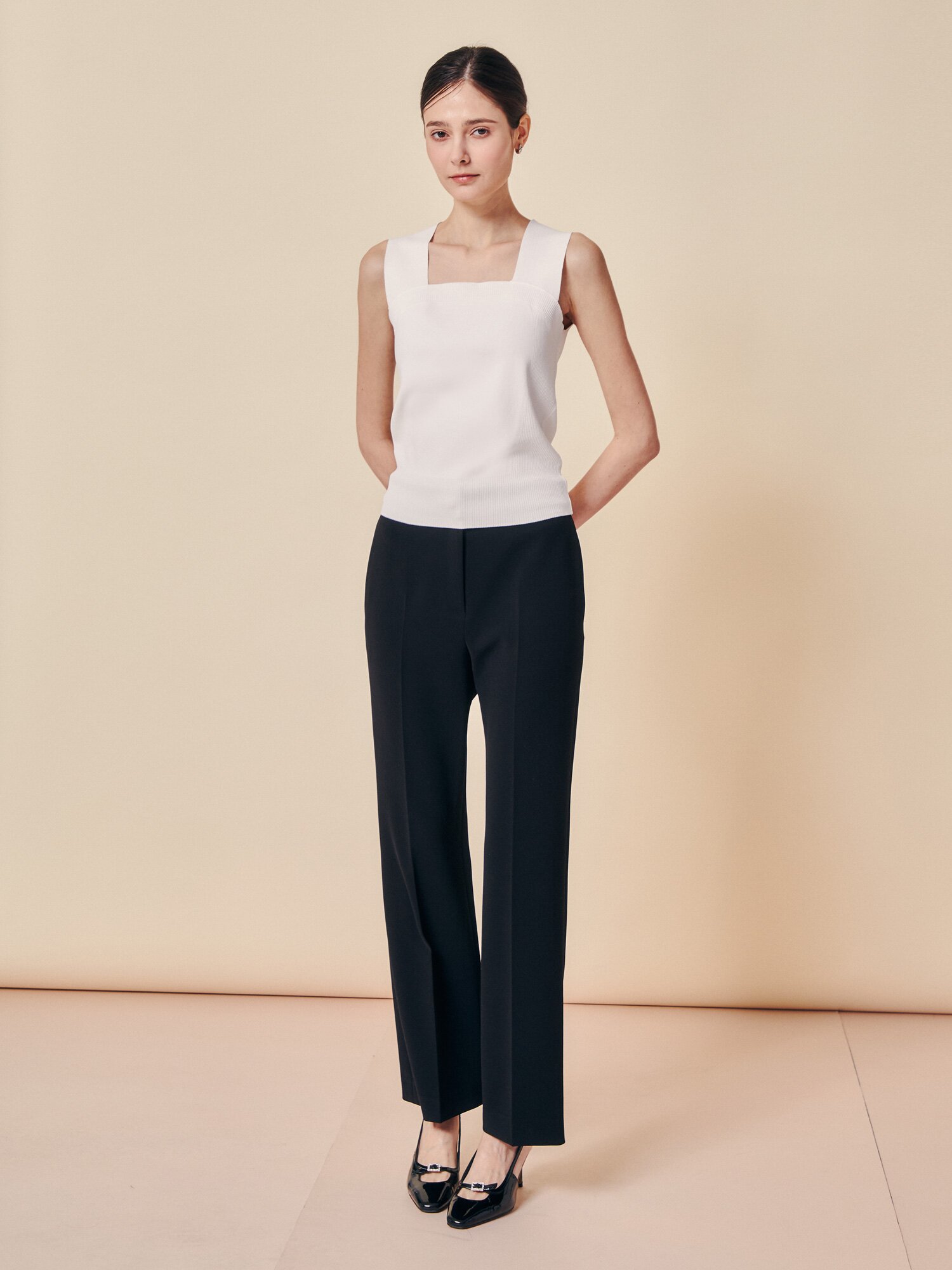 슬리브리스 스퀘어넥 풀오버 니트 (IVORY)