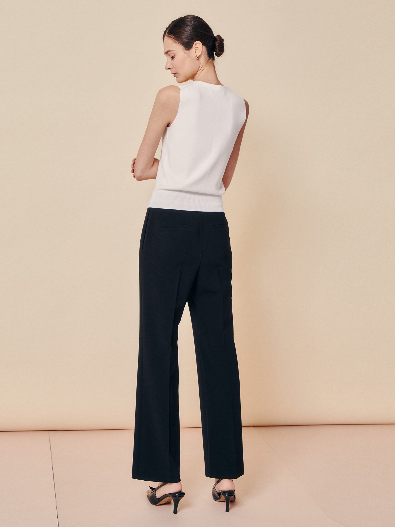 슬리브리스 스퀘어넥 풀오버 니트 (IVORY)