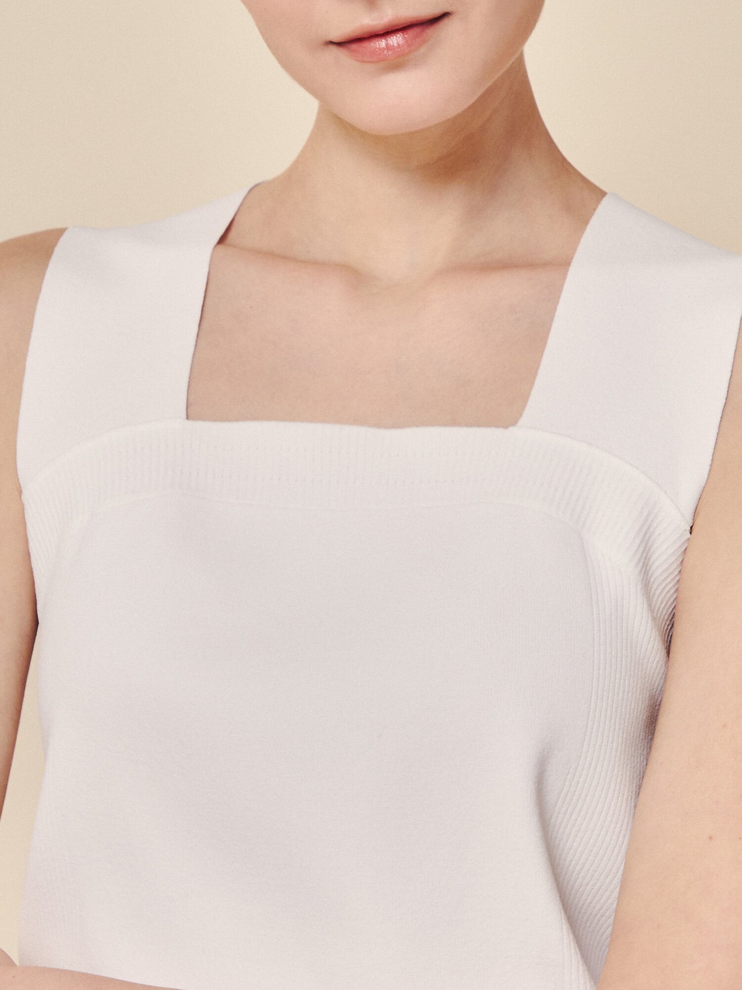 슬리브리스 스퀘어넥 풀오버 니트 (IVORY)