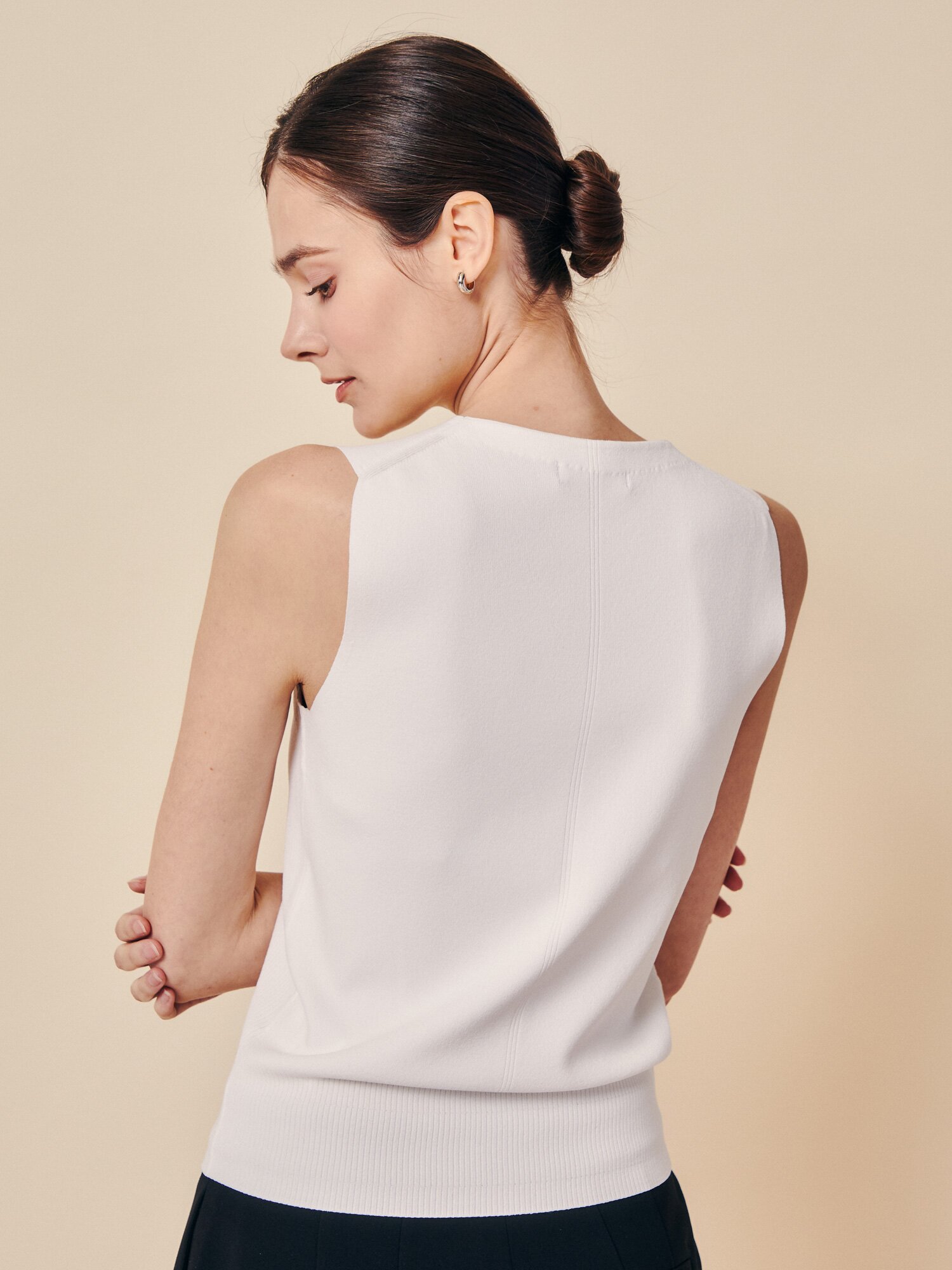 슬리브리스 스퀘어넥 풀오버 니트 (IVORY)