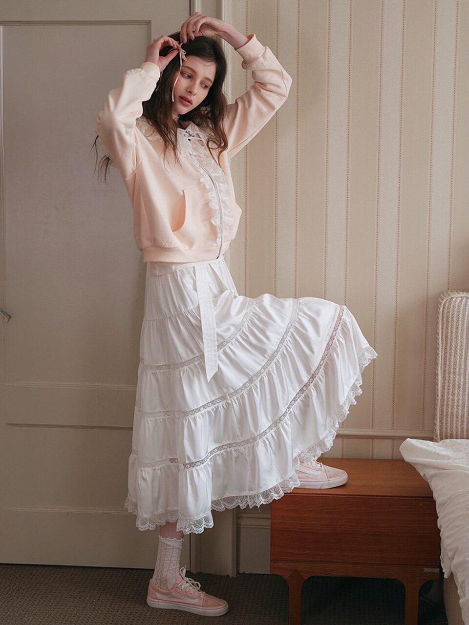 Cest_Ribbon lace tiered skirt