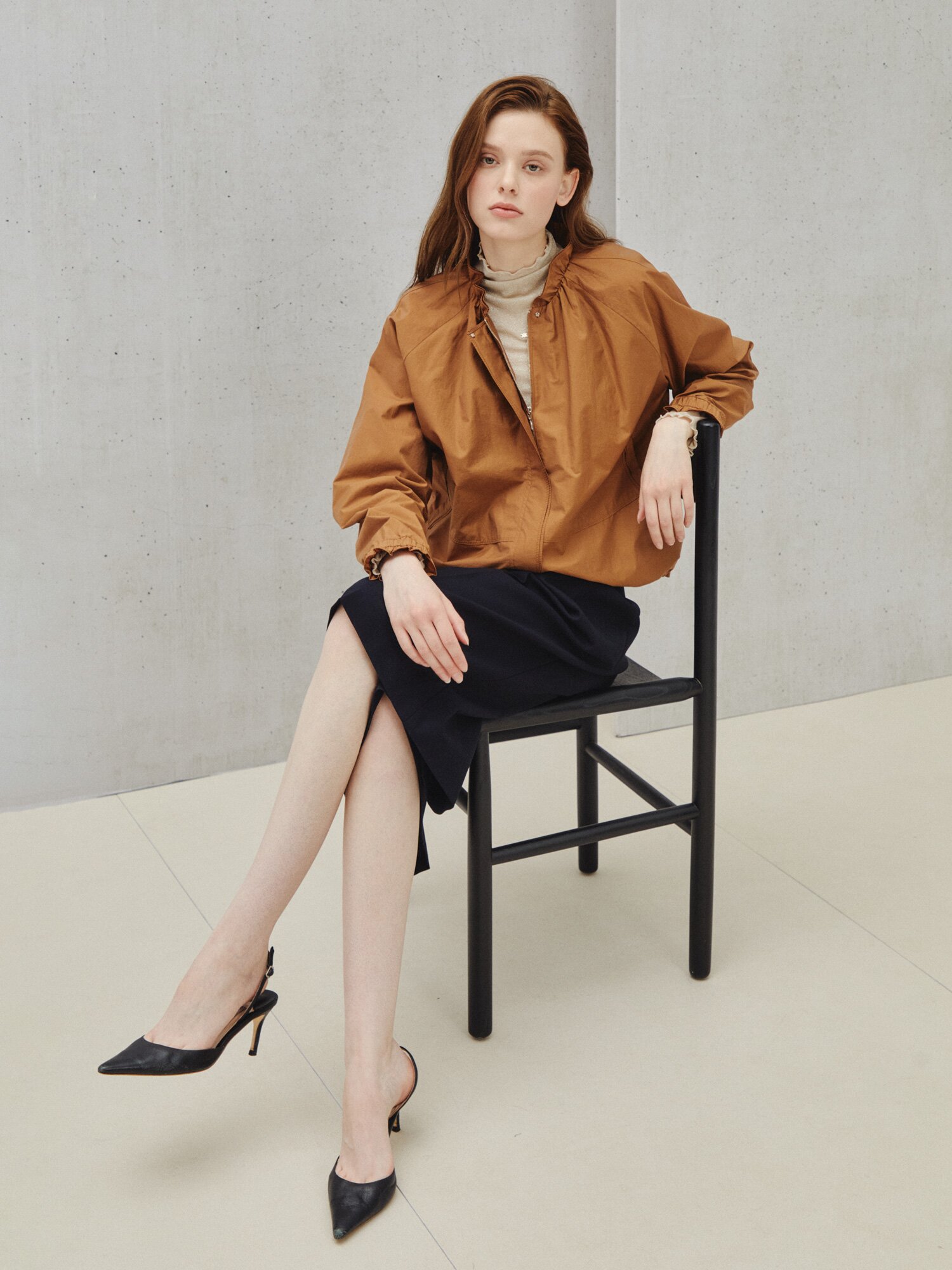 글로우 하이넥 슬림 탑 (BEIGE)