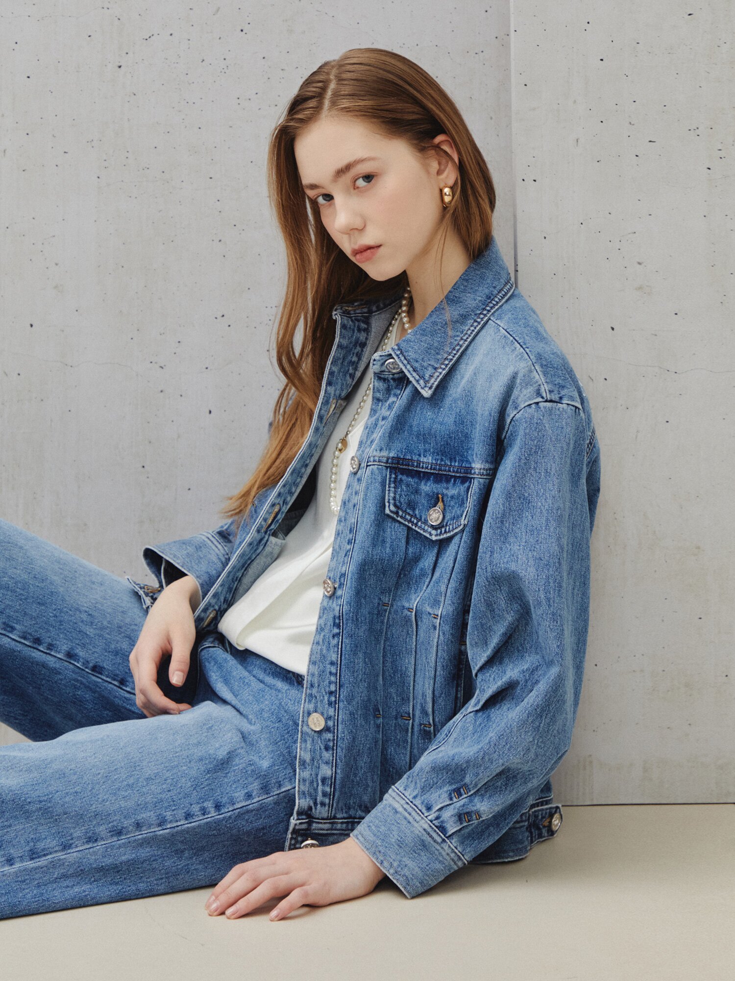 백 레터링 자수 데님 재킷 (BLUE)