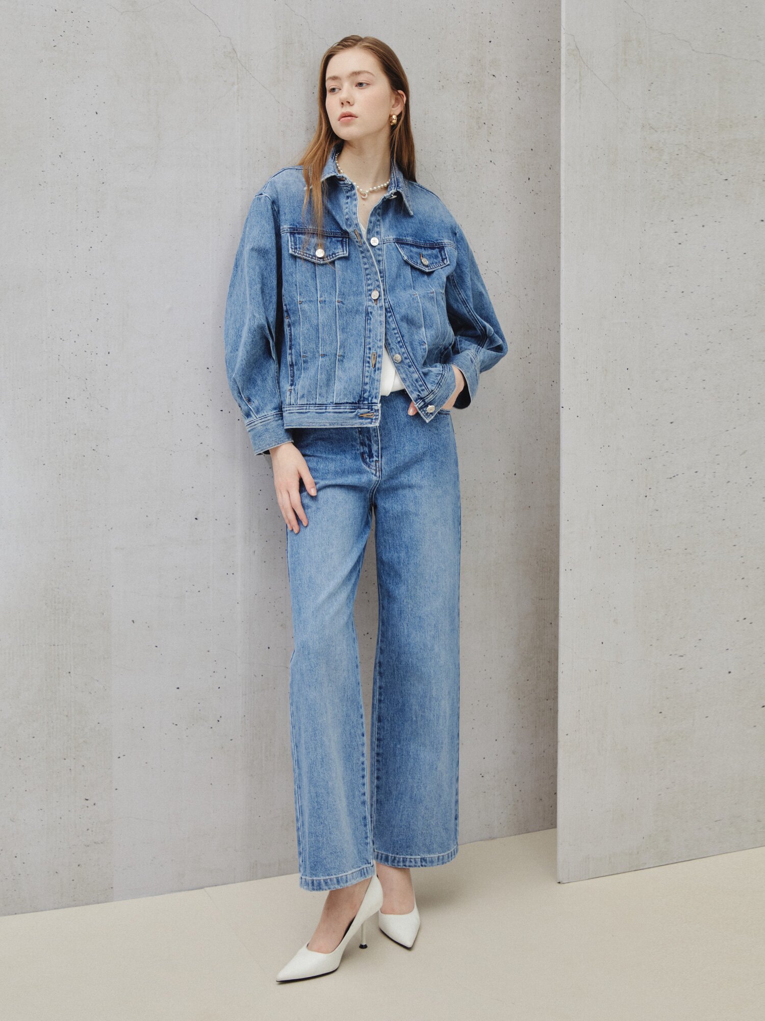 백 레터링 자수 데님 재킷 (BLUE)