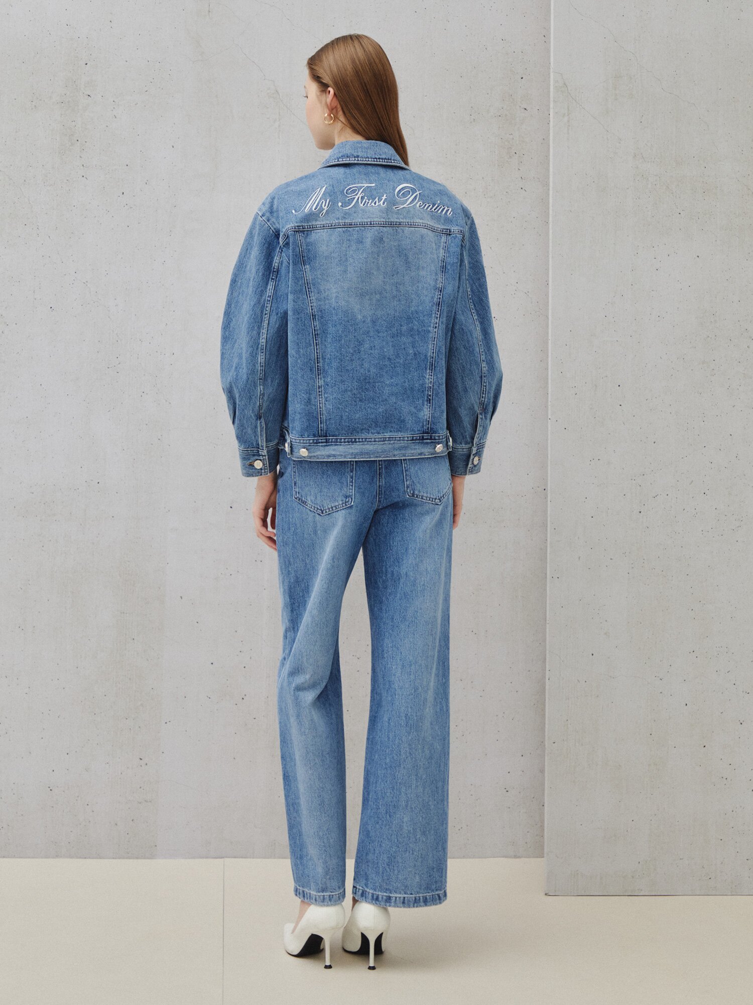 백 레터링 자수 데님 재킷 (BLUE)