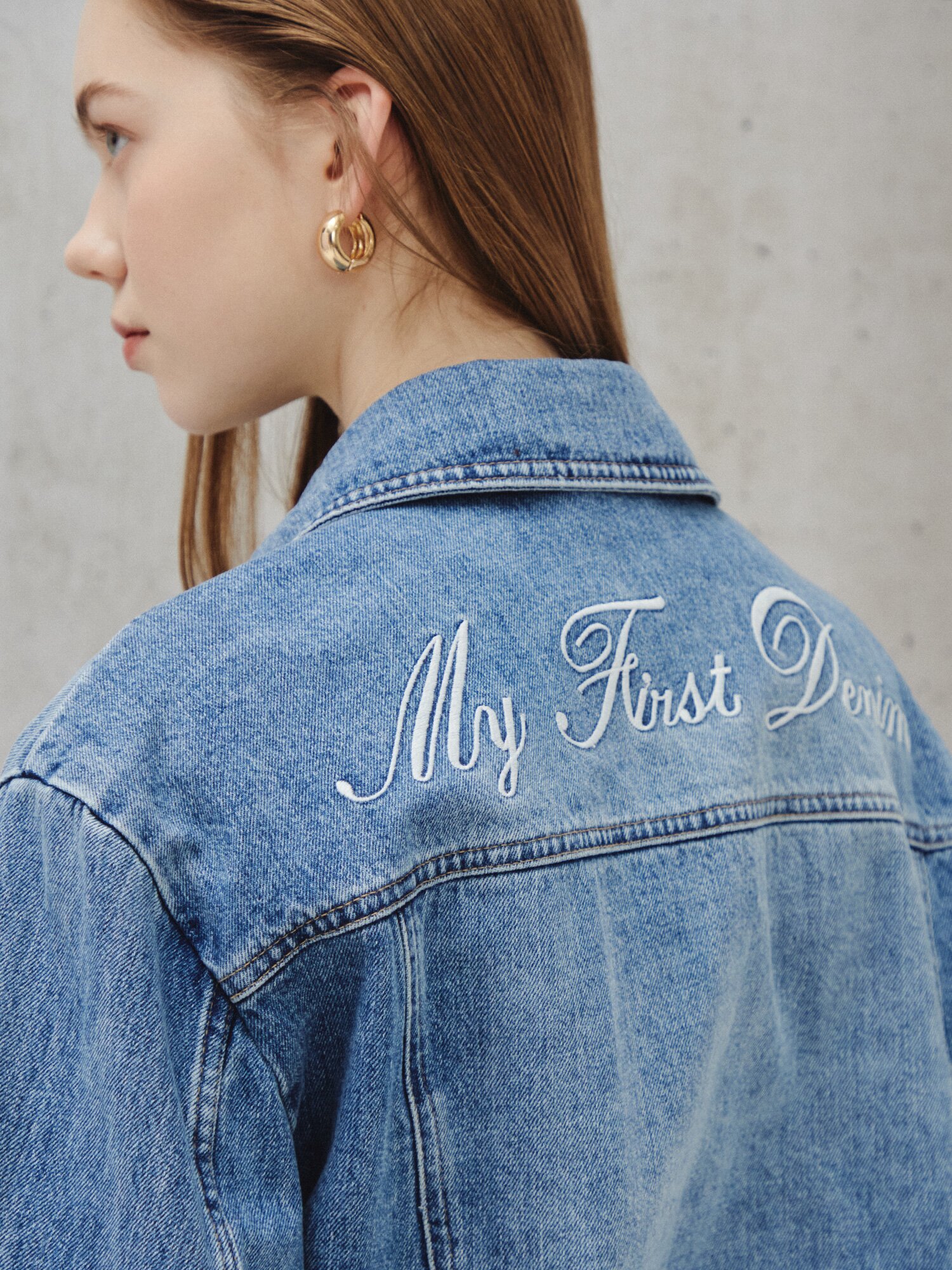 백 레터링 자수 데님 재킷 (BLUE)