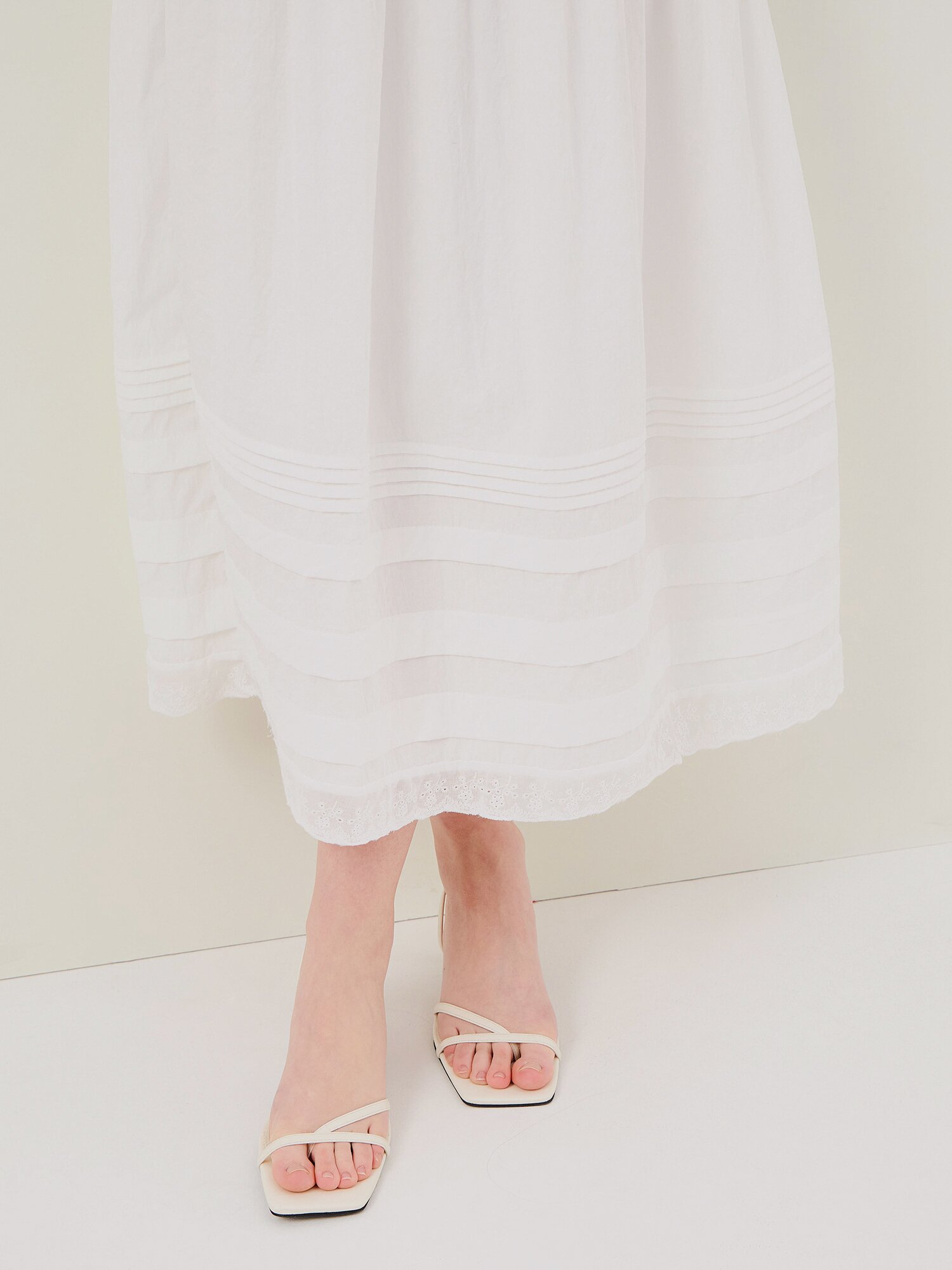 레이스 헴 티어드 밴딩 스커트 (WHITE)