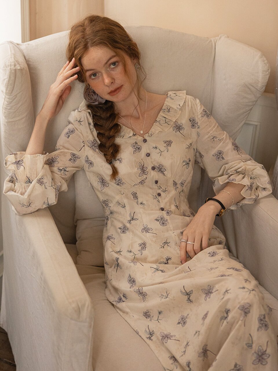 DA_V-neck fungus edge dress