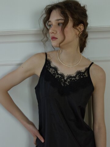 Midnight lace slip top Black

