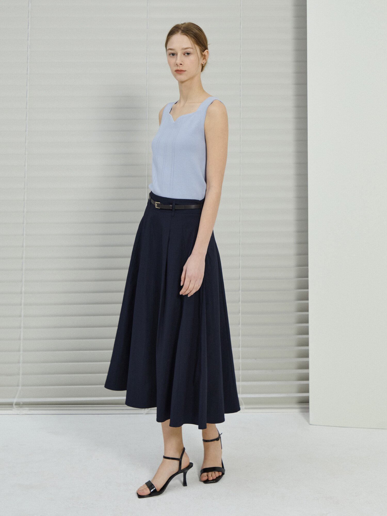 벨티드 원턱 플레어 스커트 (NAVY)
