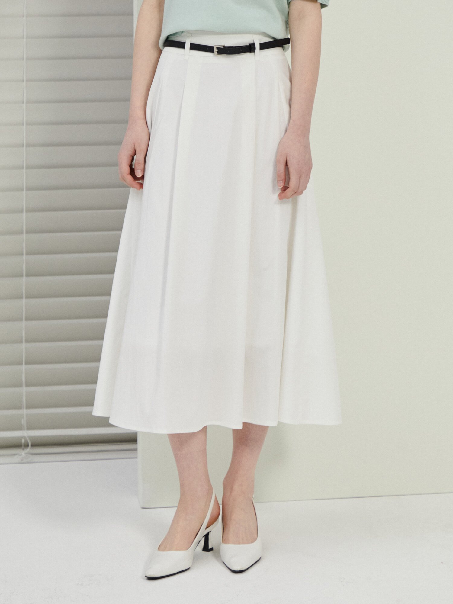 벨티드 원턱 플레어 스커트 (IVORY)