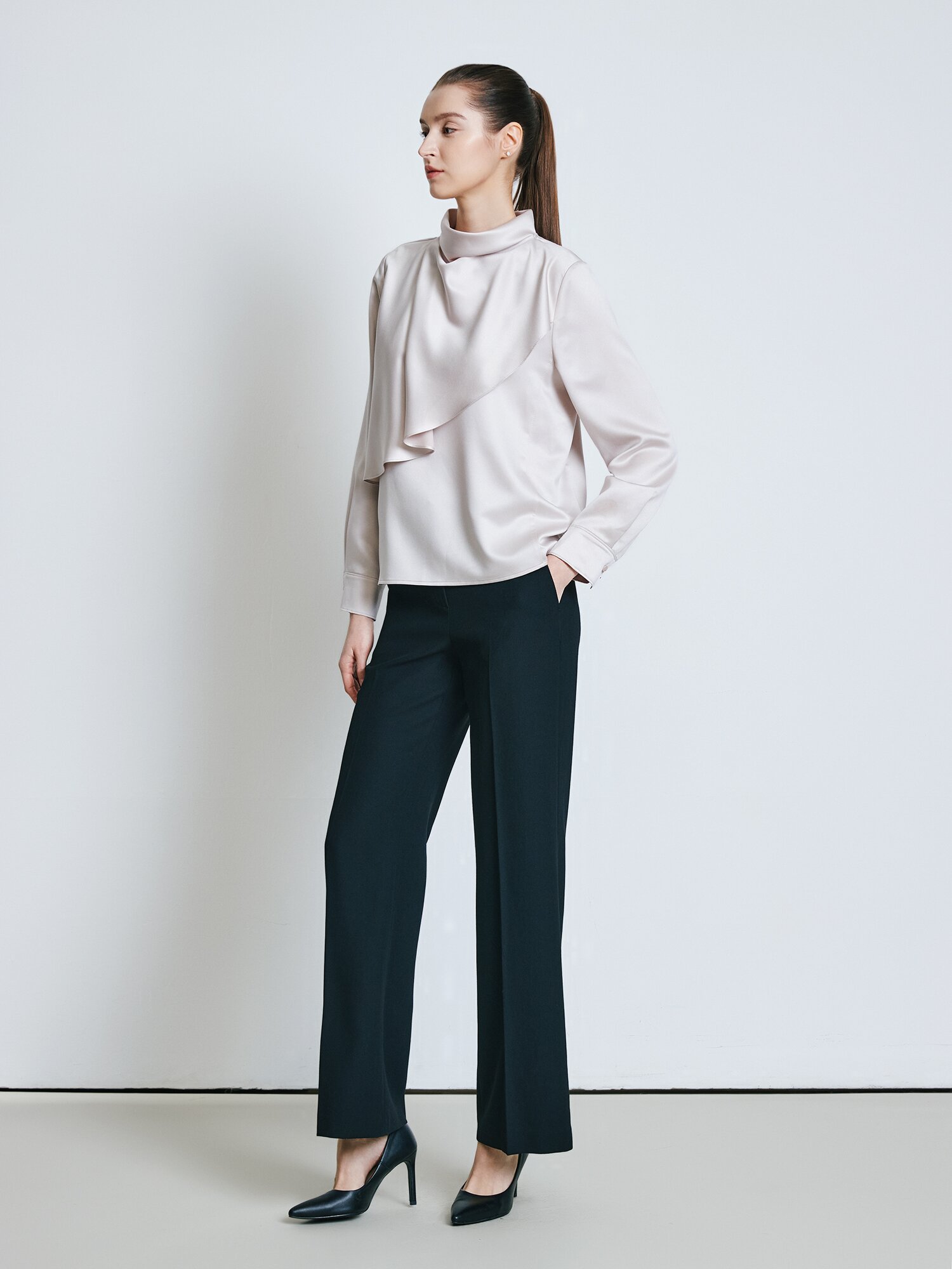 새틴 머플러 카울넥 블라우스 (LIGHT PINK)