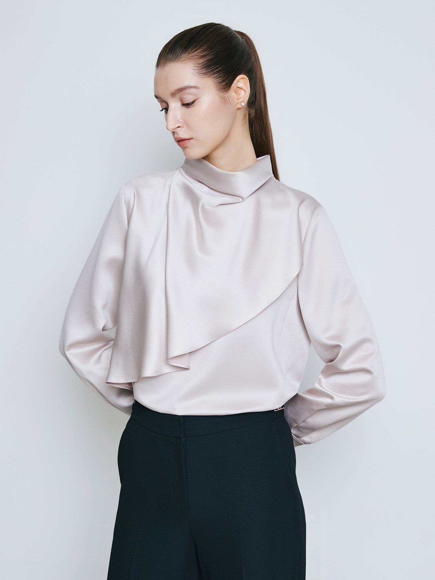 새틴 머플러 카울넥 블라우스 (LIGHT PINK)