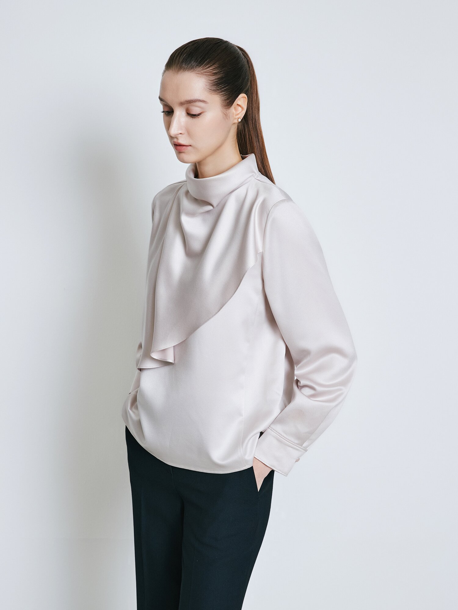 새틴 머플러 카울넥 블라우스 (LIGHT PINK)