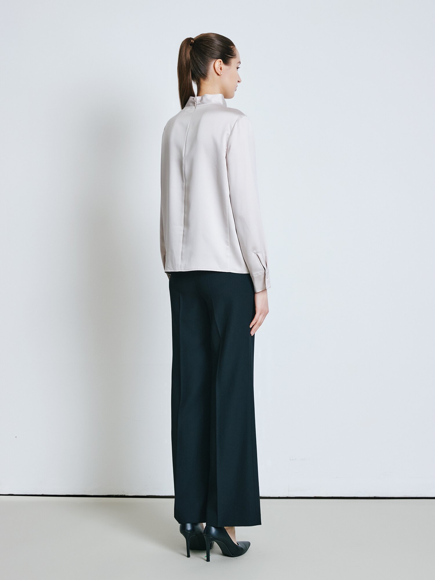 새틴 머플러 카울넥 블라우스 (LIGHT PINK)