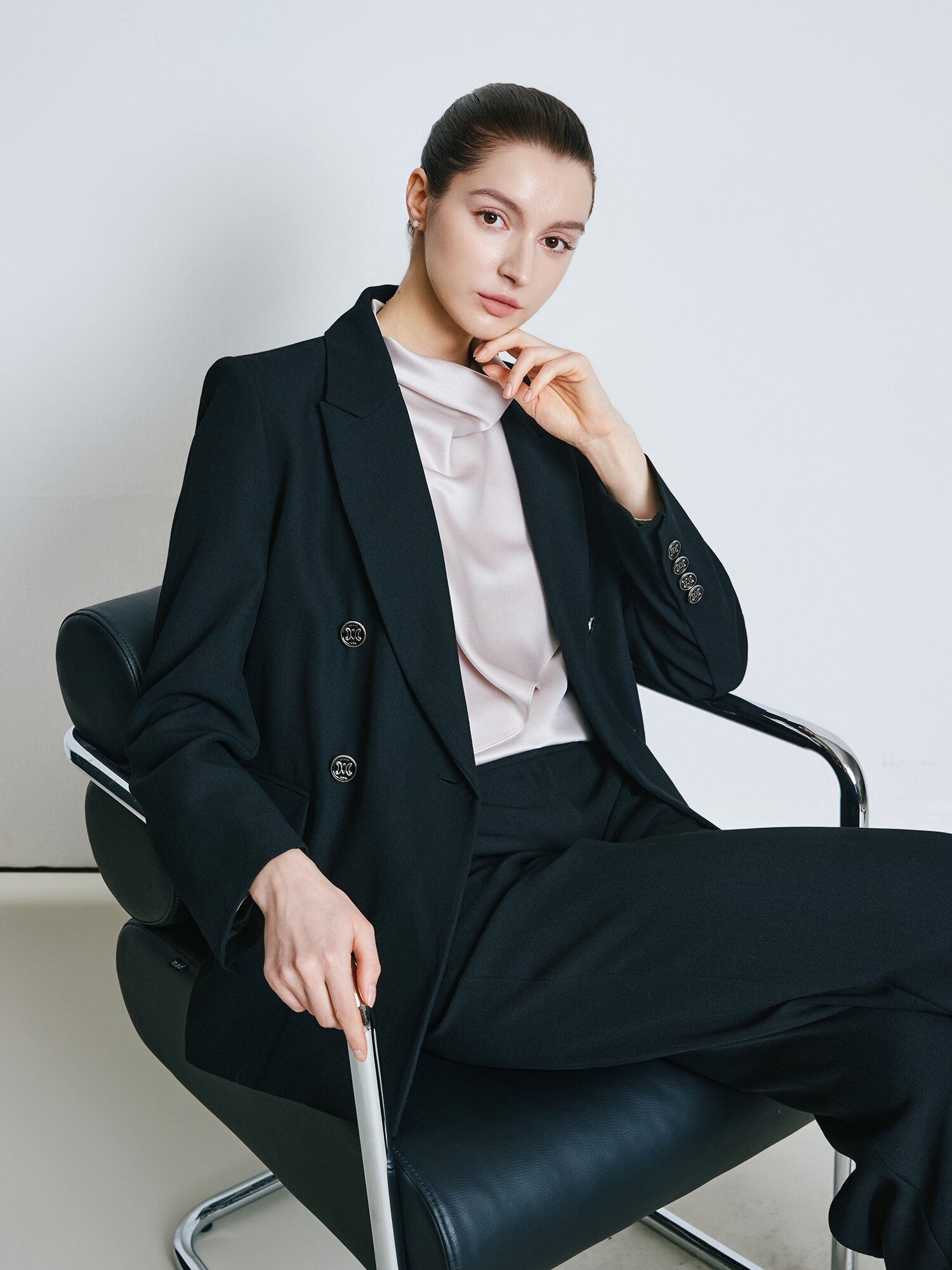 새틴 머플러 카울넥 블라우스 (LIGHT PINK)