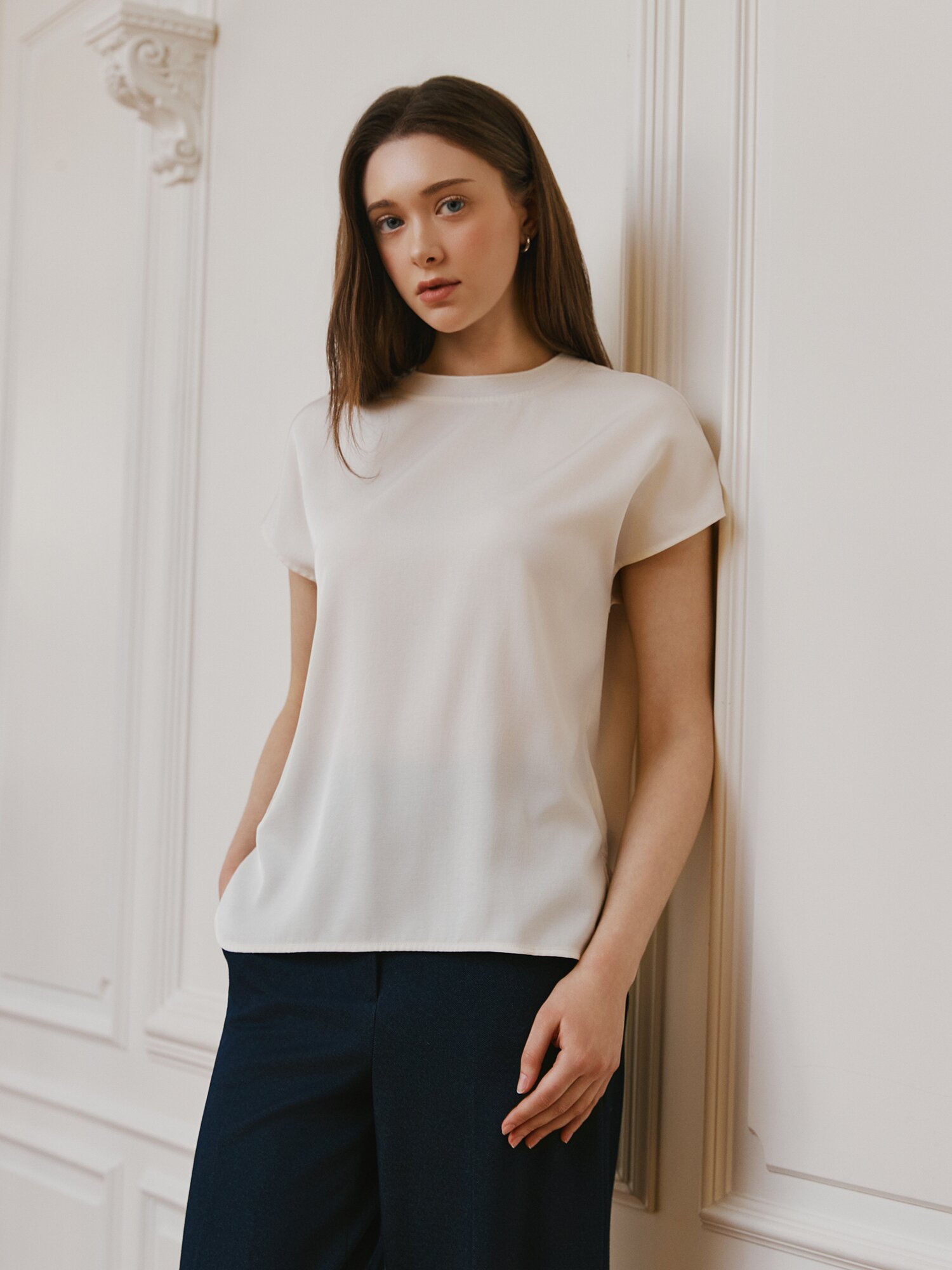 캡 슬리브 라운드넥 블라우스 (IVORY)