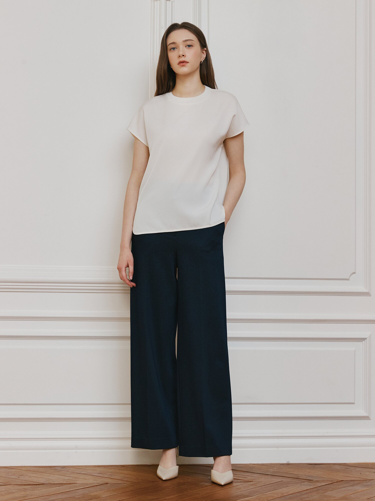 캡 슬리브 라운드넥 블라우스 (IVORY)