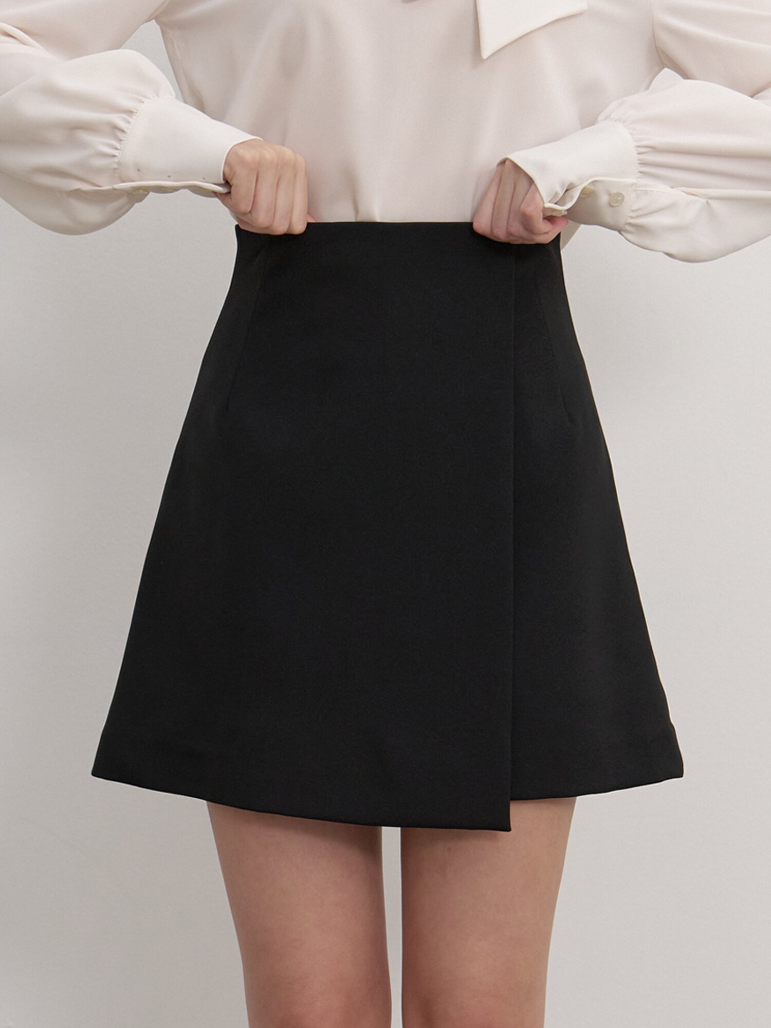 Unbalance Wrap Mini-Skirt / Black