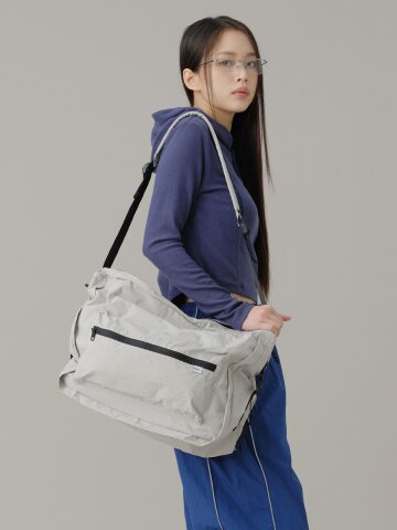 플랩 스퀘어 메신저백 그레이