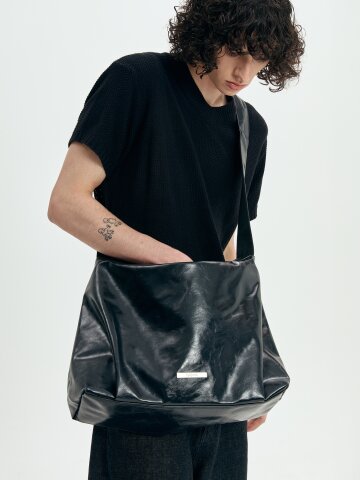 씨티 레더 포인트 크로스백 블랙