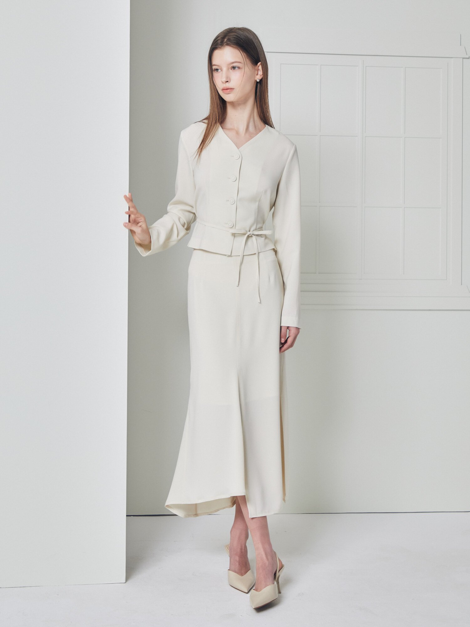 언밸런스 슬릿 머메이드 스커트 (BEIGE)