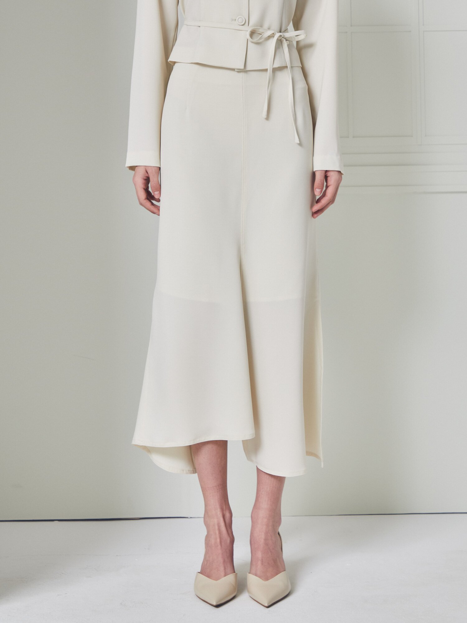 언밸런스 슬릿 머메이드 스커트 (BEIGE)