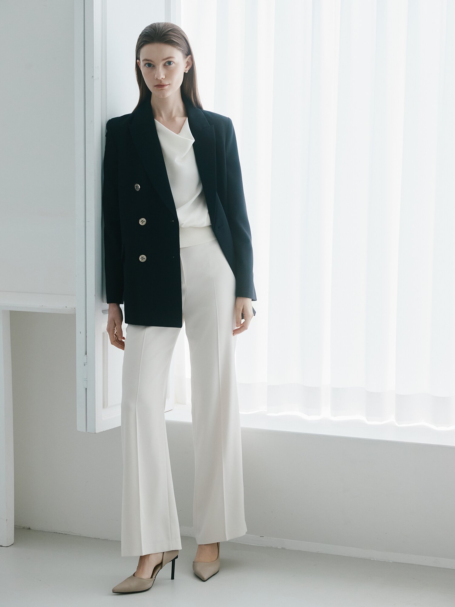 새틴 카울넥 밴딩 블라우스 (IVORY)