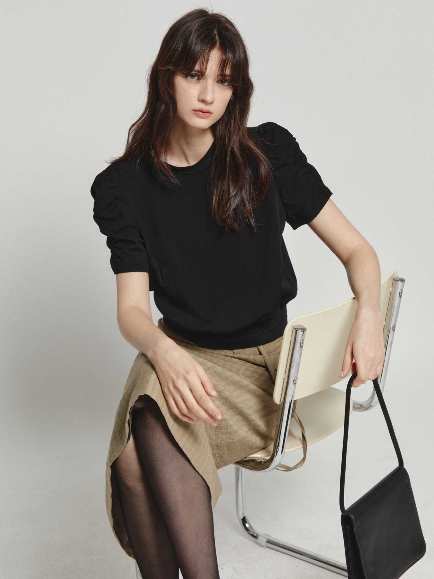 셔링 슬리브 밴딩 블라우스 (BLACK)