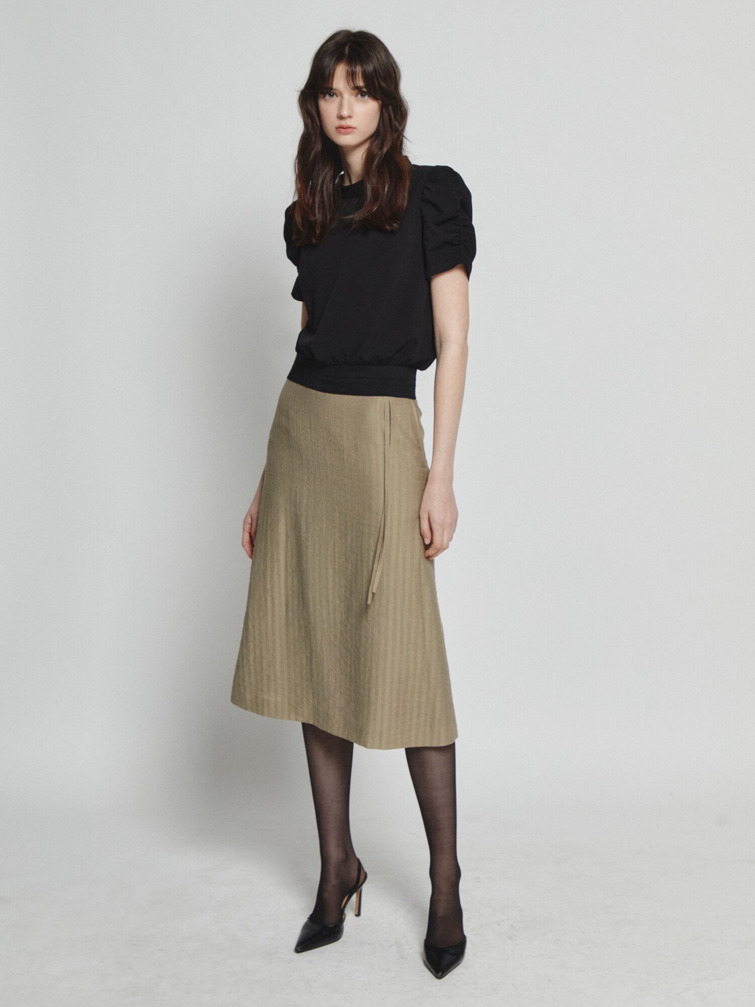 셔링 슬리브 밴딩 블라우스 (BLACK)